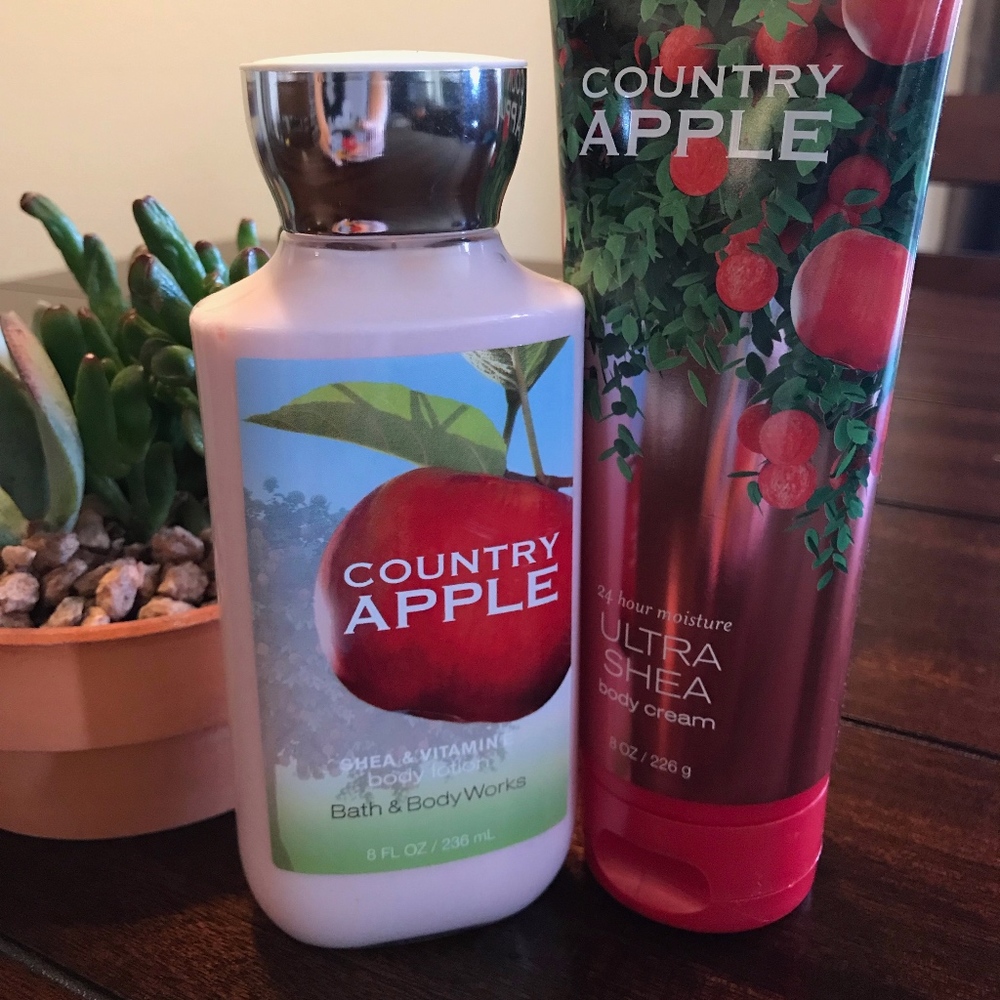 Set of Country Apple Lotion and Hand Cream BBW😍